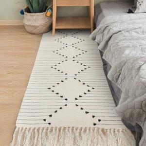 Yugarlibi Woven Cotton Area Rug 60x130cm, Bohemian Small White Runner Rug Carpet with Tassels, Indian Washable Hand Woven Rug for Bedroom Kitchen Bathroom 24x51 Inches