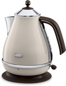 De'Longhi Vintage Icona KBOV3001BG Kettle - Pastel Cream and mahogany finish (color may vary slightly due to photographic effects), Creme